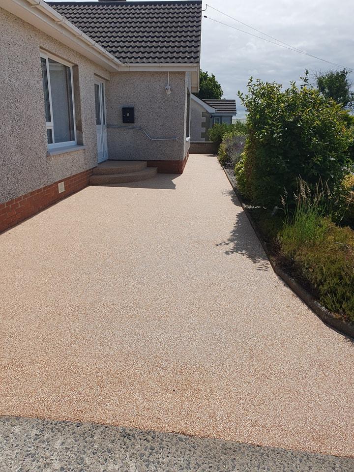 Driveway in Bushmills area in Vuba's 'Taj Mahable' resin bound finish